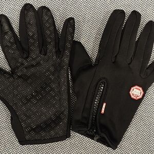 Women's Black Wind Stopper Touchscreen Gloves